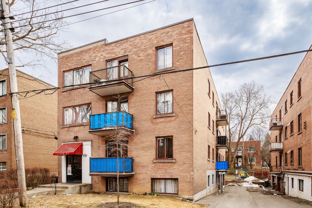 4960 Édouard-Montpetit Boul in Montréal, QC - Building Photo