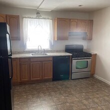 229 Rollstone St, Unit 2 in Fitchburg, MA - Building Photo - Building Photo