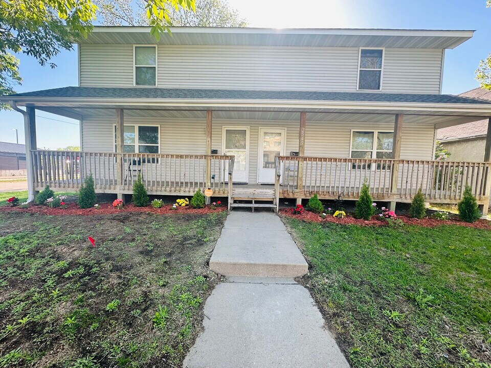 2549 4th St NE, Unit B in Minneapolis, MN - Building Photo