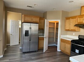 157 Maidenhair St in Pittsburg, CA - Building Photo