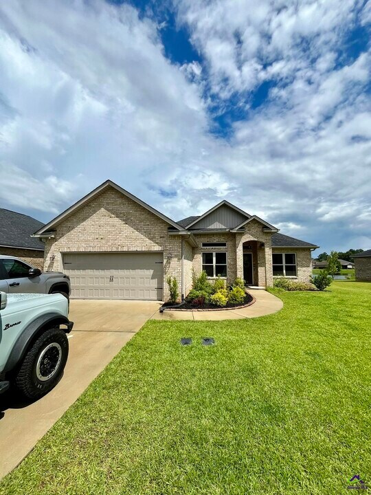 114 Gwendolyn Ave in Perry, GA - Building Photo