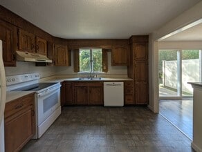 6 Mansion Woods Dr in Agawam, MA - Building Photo - Building Photo