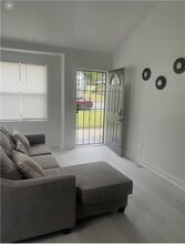 665 Chestnut Dr in Jacksonville, FL - Building Photo - Building Photo