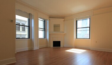 66 Boylston St, Unit 221 in Boston, MA - Building Photo - Building Photo