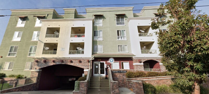 831 W 70th St in Los Angeles, CA - Building Photo