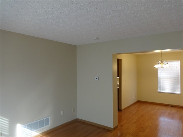 4242 Honey Bee Ct in Grove City, OH - Foto de edificio - Building Photo