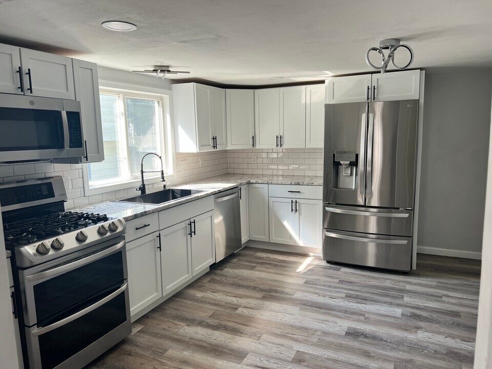 4623 Grace Pl in Jamesville, NY - Building Photo