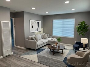 16971 Hoskins, 3 in Huntington Beach, CA - Foto de edificio - Building Photo