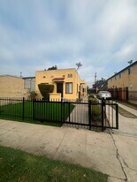 317 E 61st St in Los Angeles, CA - Building Photo