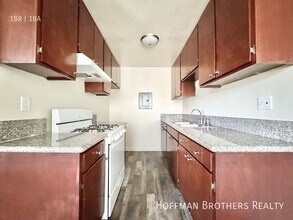 20334 Saticoy St in Los Angeles, CA - Building Photo - Building Photo