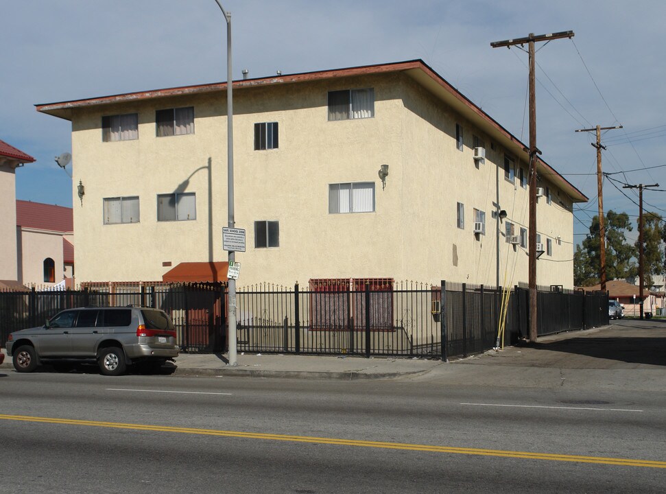 1047 Vernon Ave in Los Angeles, CA - Foto de edificio