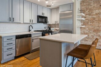 2956 N Halsted St in Chicago, IL - Building Photo - Building Photo