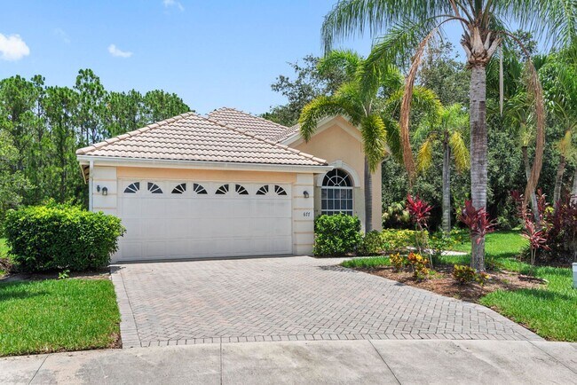 677 SW Andros Cir in Port St. Lucie, FL - Building Photo - Building Photo