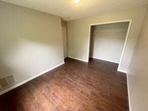504 Arrowhead Dr in Lawrence, KS - Building Photo - Building Photo