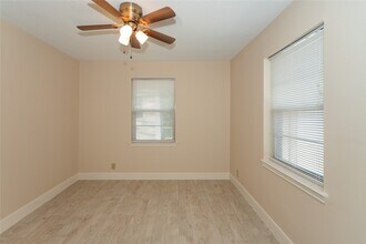 9714 Cedardale Dr in Houston, TX - Building Photo - Building Photo