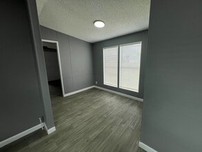 750 Silent Valley Rd in Lockhart, TX - Foto de edificio - Building Photo