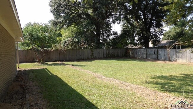 1421 Columbia Dr in Longview, TX - Building Photo - Building Photo