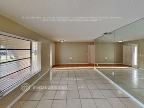 1041 NW 89th Terrace in Pembroke Pines, FL - Foto de edificio - Building Photo
