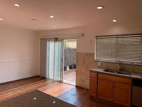 19050 Kittridge St in Los Angeles, CA - Building Photo - Building Photo