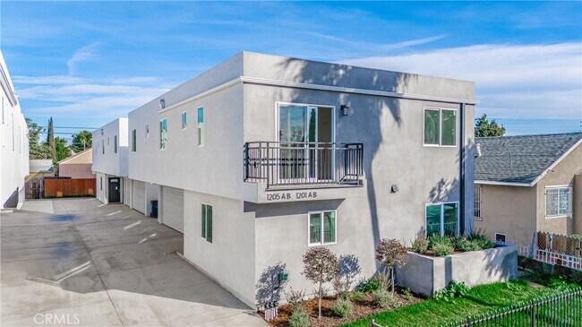 1183 E 59th Pl in Los Angeles, CA - Building Photo - Building Photo