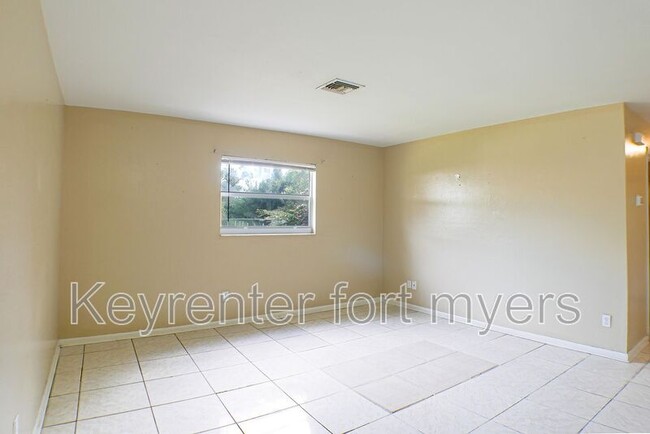 3219 Broadway in Ft. Myers, FL - Building Photo - Building Photo