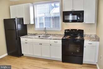 137 E Penn Ave in Robesonia, PA - Building Photo - Building Photo