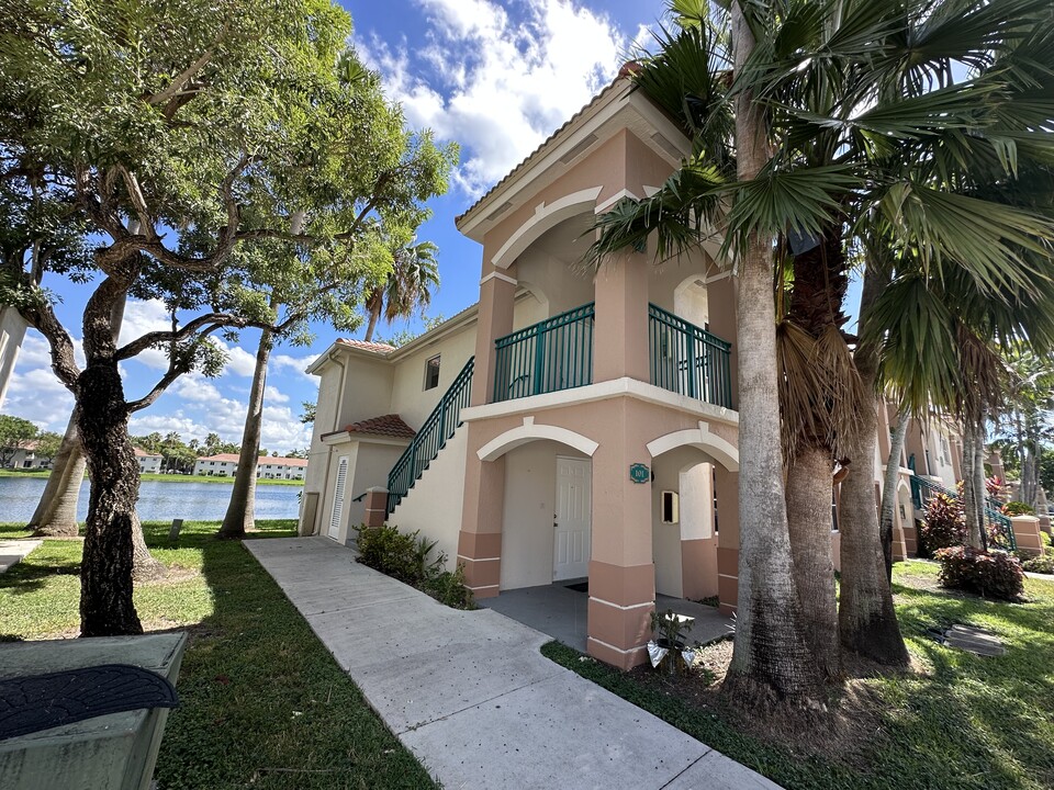 1261 SE 31st Ct in Homestead, FL - Foto de edificio
