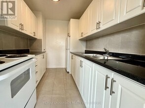 363-363 Lakeshore Rd E in Mississauga, ON - Building Photo - Building Photo