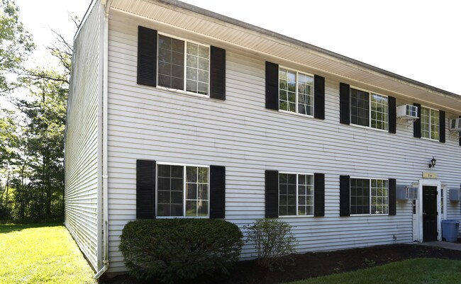 White Oak Square Apartments in Amelia, OH - Foto de edificio - Building Photo