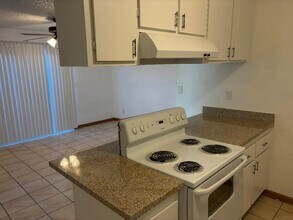 510 W Kavanagh Ave, Unit 510 W Kavanagh Ave in Tracy, CA - Building Photo - Building Photo