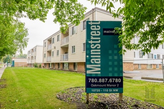 Oakmount Manor in Edmonton, AB - Building Photo - Building Photo