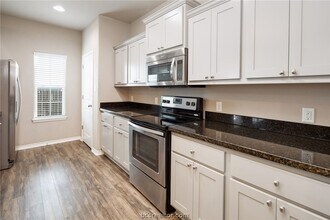 3519 Summerway Dr in College Station, TX - Building Photo - Building Photo