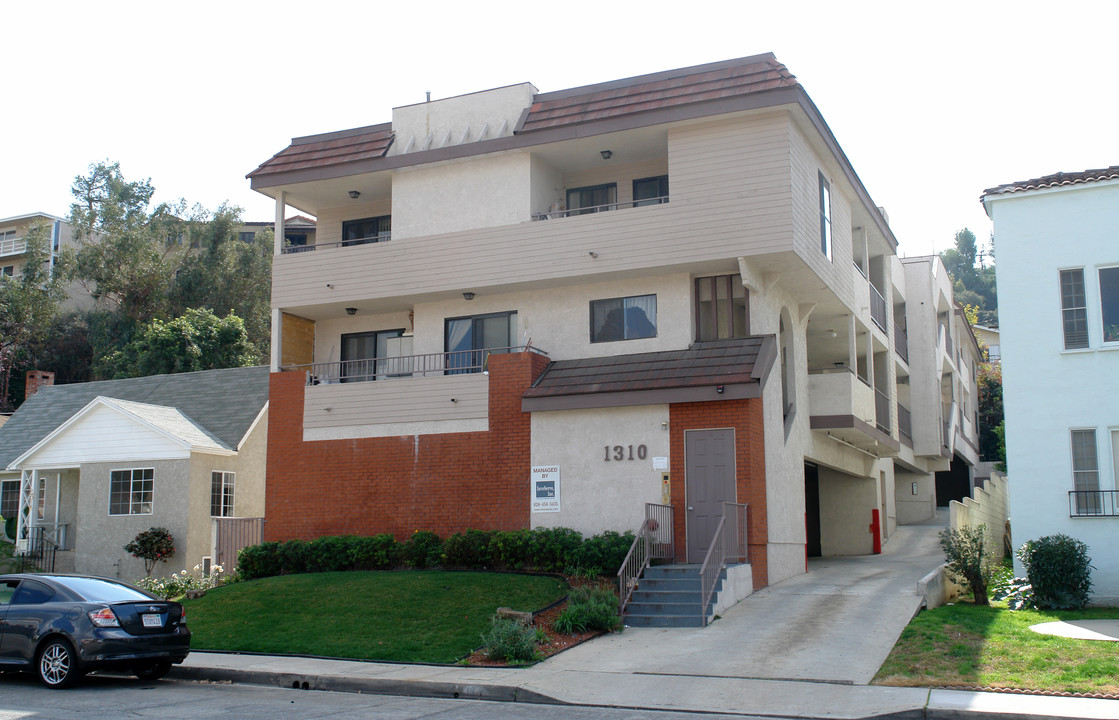 1310 E Acacia Ave in Glendale, CA - Building Photo