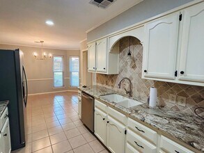 100 Cross Country Dr in Hewitt, TX - Building Photo - Building Photo