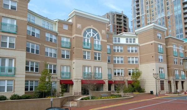 12000 Market St, Unit 78 in Reston, VA - Building Photo - Building Photo