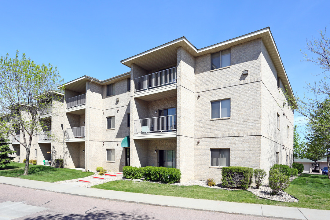 LEXINGTON ESTATES in Sioux Falls, SD - Building Photo