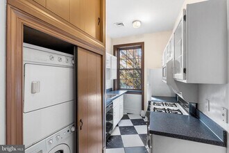 239 Race St-Unit -B in Philadelphia, PA - Building Photo - Building Photo