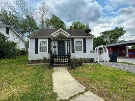 160 E Pine St in Batesville, AR - Building Photo