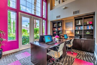 Venicia in Las Vegas, NV - Foto de edificio - Building Photo