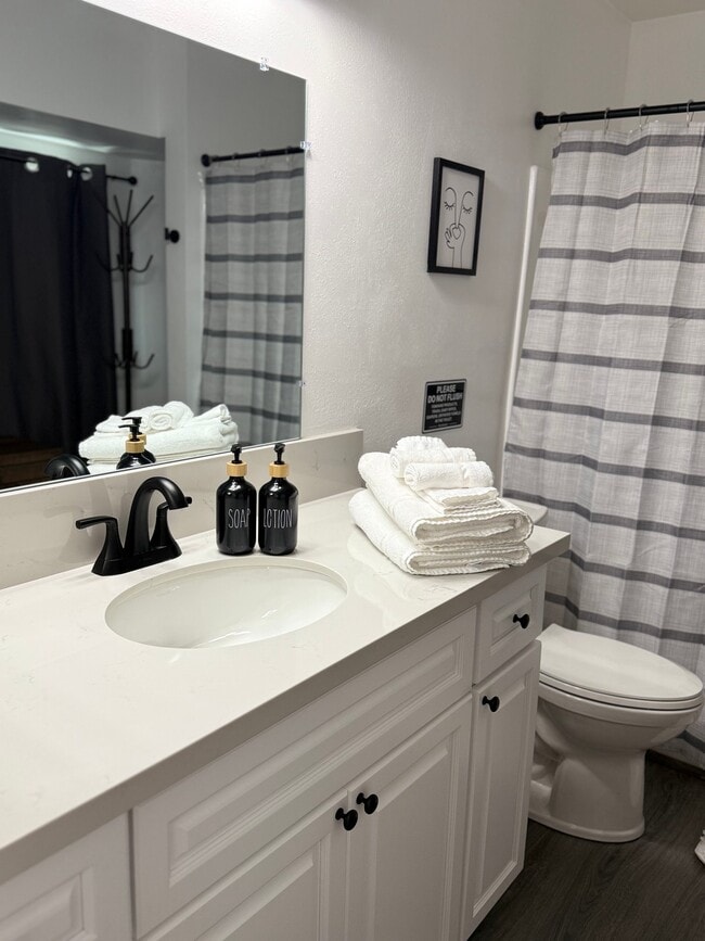 12765 Shadybend Dr in Moreno Valley, CA - Foto de edificio - Building Photo