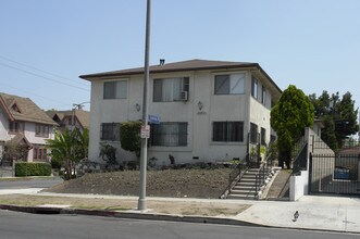 4902 Rosewood Ave in Los Angeles, CA - Building Photo - Building Photo