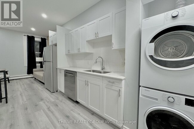 268 Talbot St in St Thomas, ON - Building Photo - Building Photo