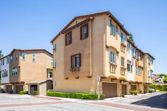 Classics at Evelyn Place in Sunnyvale, CA - Foto de edificio - Building Photo