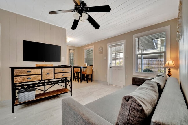 72 Gulf Blvd in Indian Rocks Beach, FL - Building Photo - Building Photo