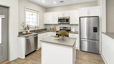 Hudson Place Apartments in Fishkill, NY - Foto de edificio - Building Photo