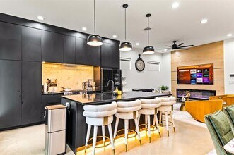 1211 Bonnie View Rd in Dallas, TX - Building Photo - Building Photo