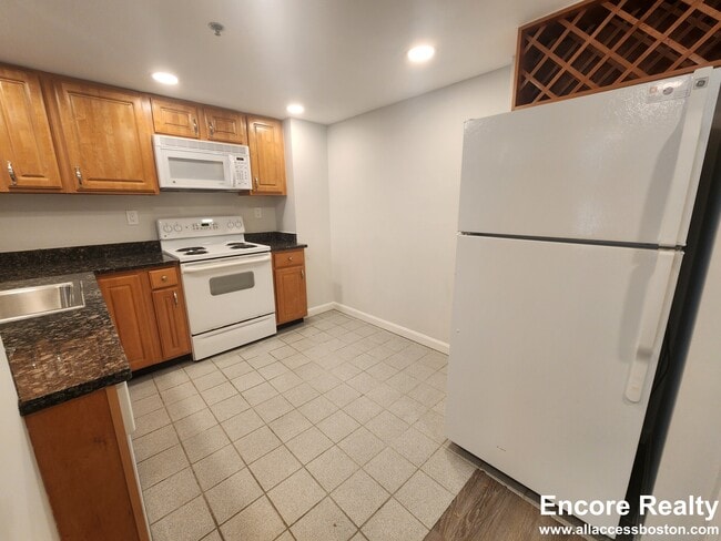 24 Queensberry St in Boston, MA - Foto de edificio - Building Photo