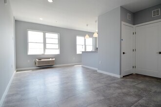 82-84 E 31ST St in Bayonne, NJ - Building Photo - Building Photo