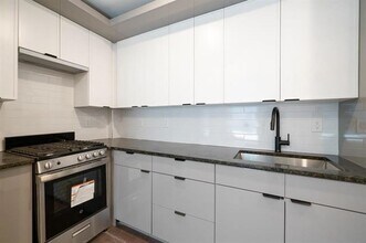 195 Bay St in Jersey City, NJ - Building Photo - Building Photo
