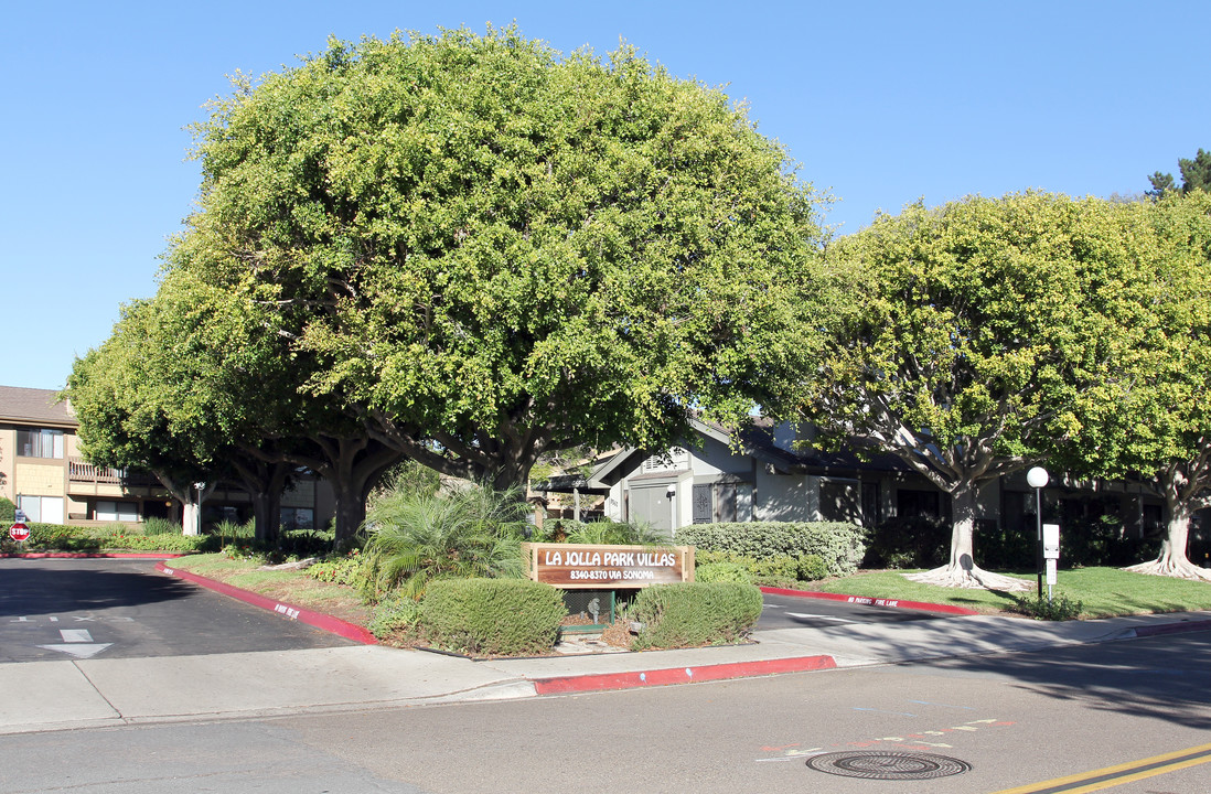 La Jolla Park Villas in La Jolla, CA - Building Photo